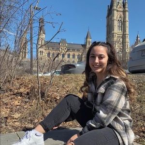 Meet your Posher, Marisa